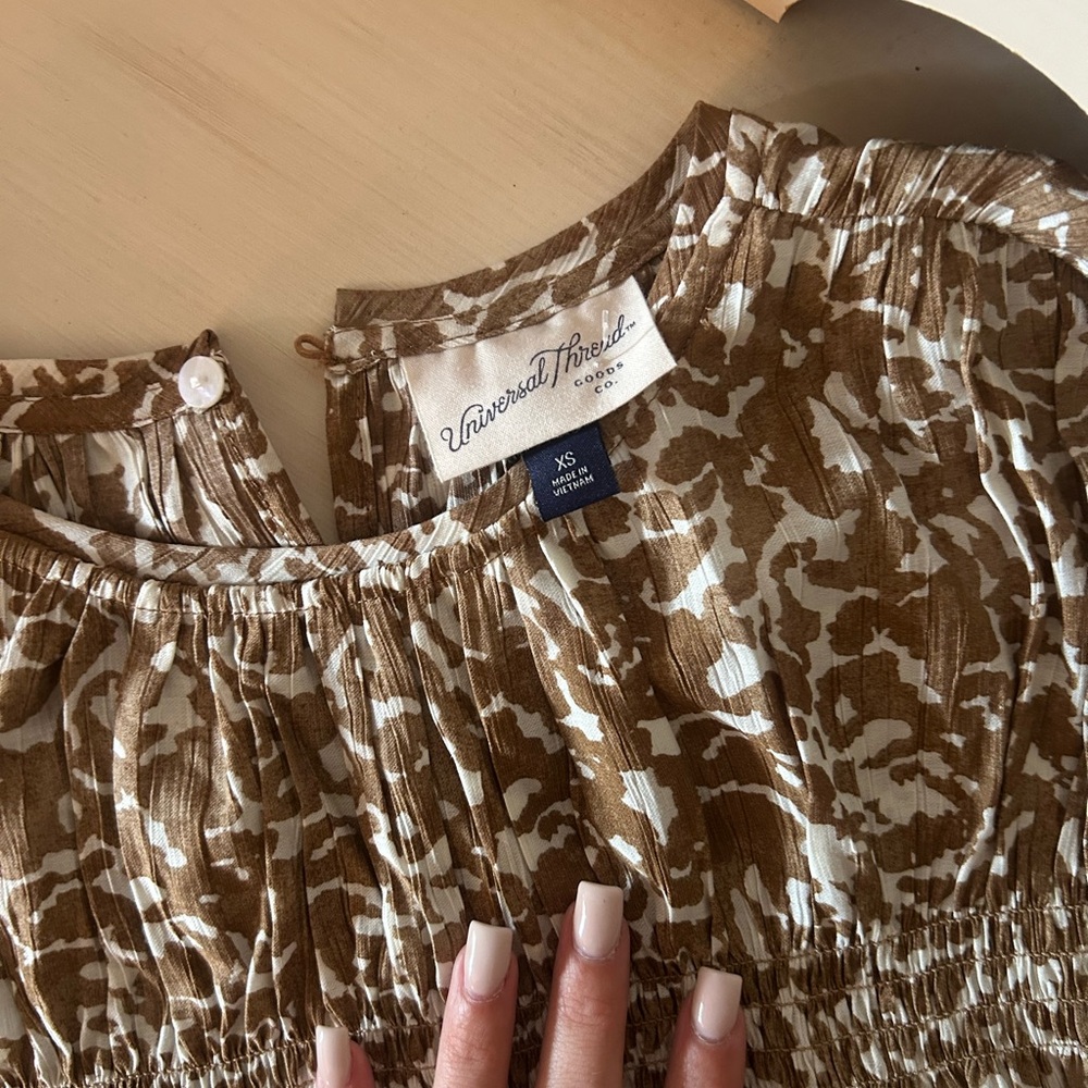 Universal Threads Blouse Top - Picture 2 of 2